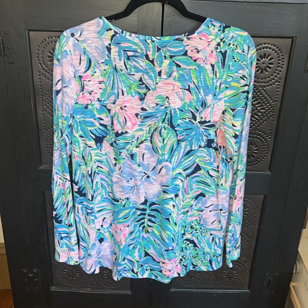 Lilly Pulitzer Long Sleeve  V neck shirt - Picture 3 of 6